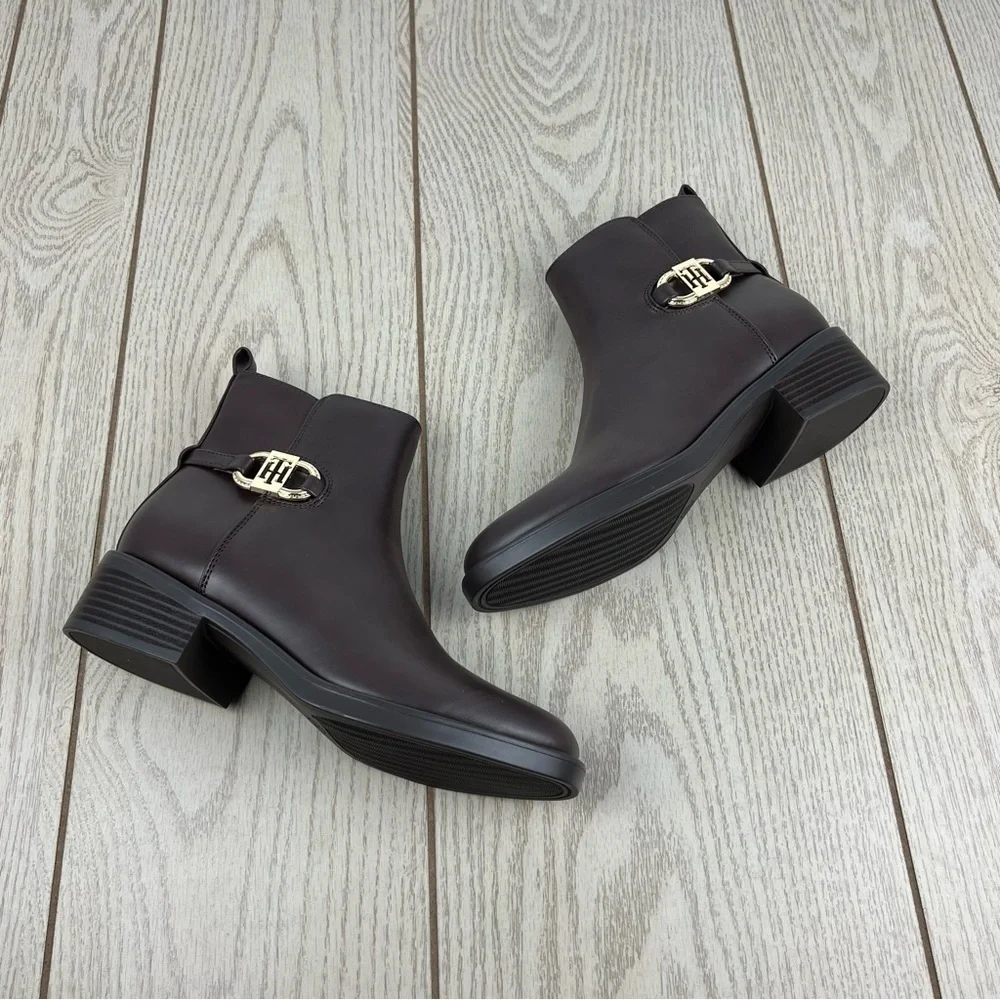 Tommy Hilfiger Women's Imiera Metal Logo Ankle Boots 7M Dark Brown $119 - Picture 3 of 8